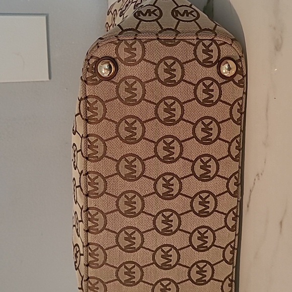 Michael Kors East West Monogram Travel Tote Bag Tan Brown Gold Hardware CarryAll - Picture 9 of 16